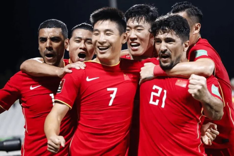 泰国队完胜中国队,桃田贤斗扛起全队 泰国队完胜中国队,桃田贤斗扛起全队