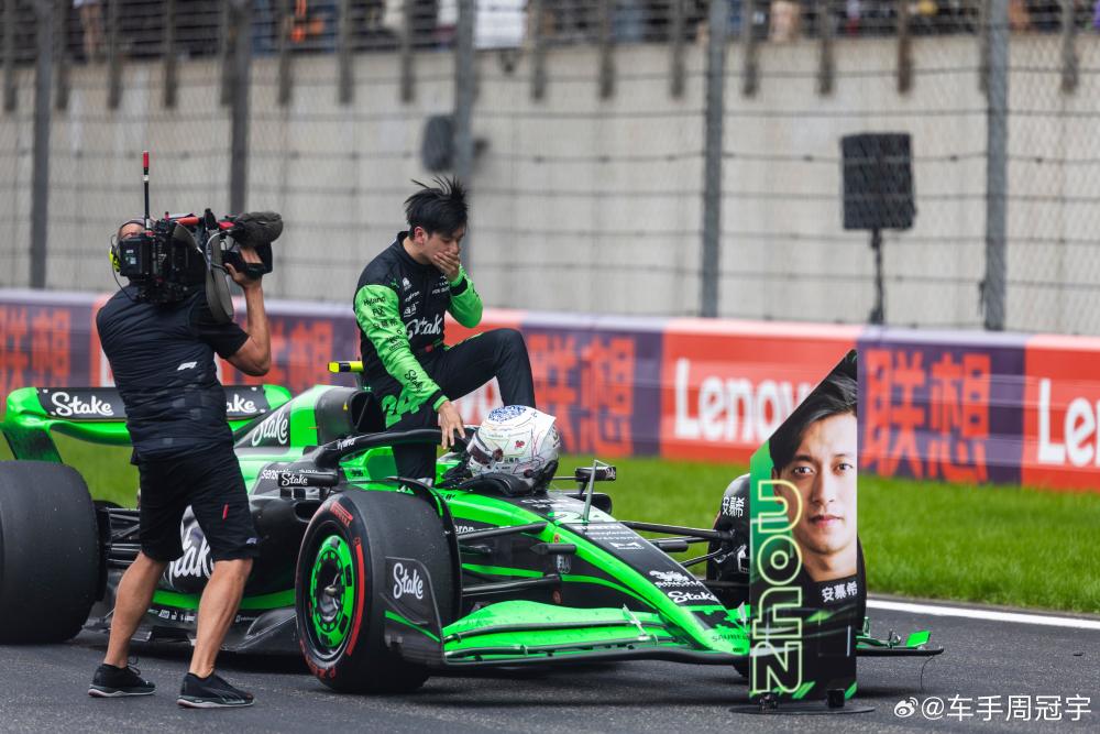 索伯车队翻盘红牛二队，周冠宇高光表现
