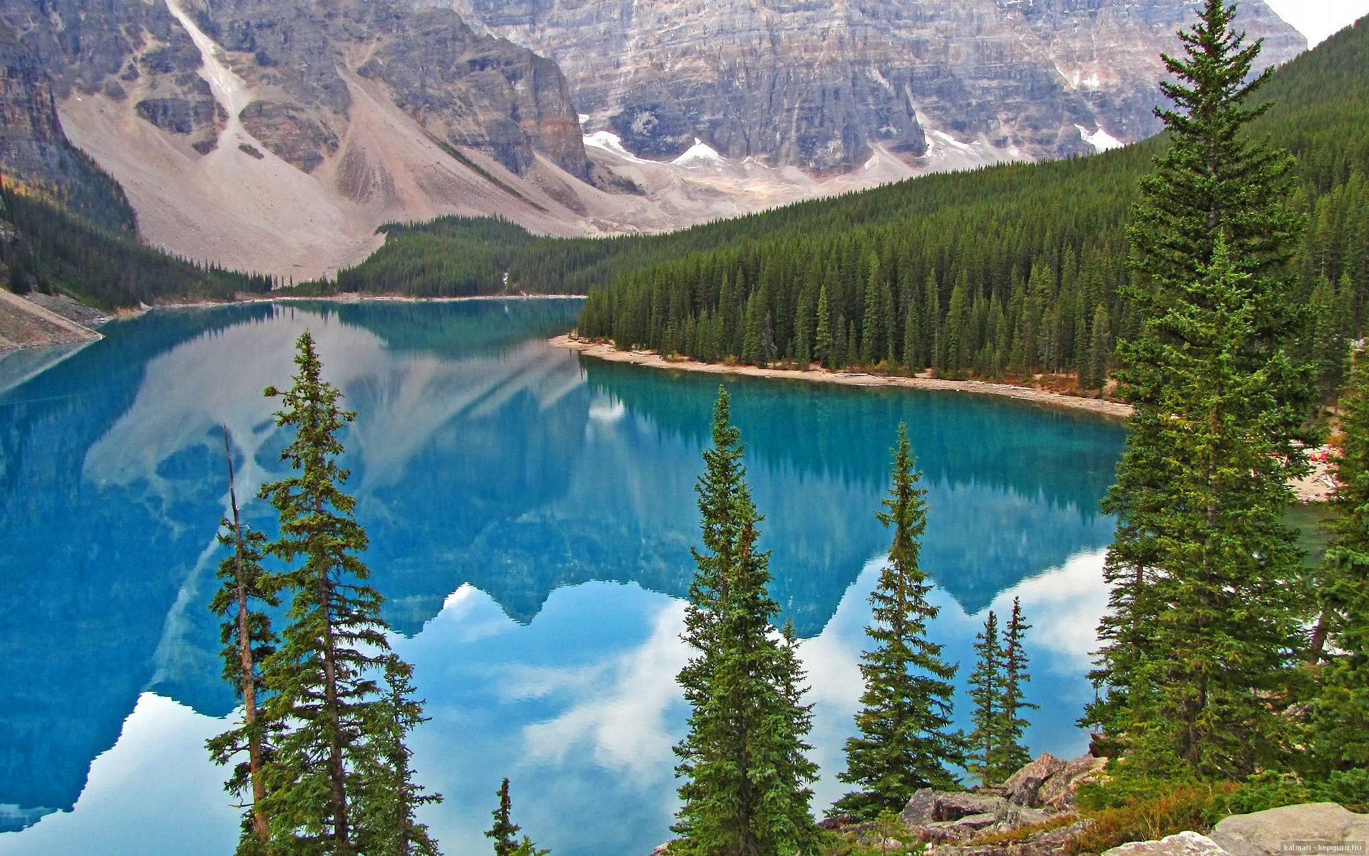 足球世界的双重奏，德甲争冠战与乌克兰淘汰智利的关联