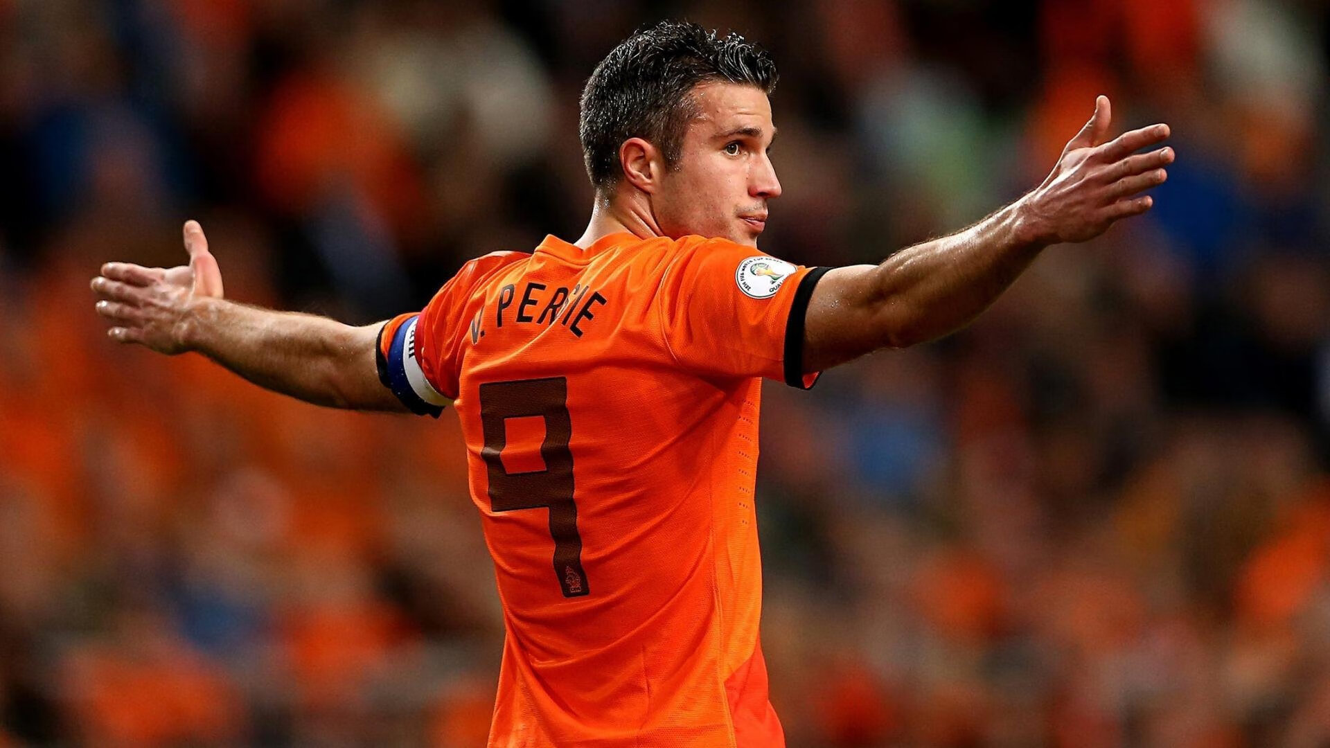 当巴黎圣日耳曼降临德甲争冠战，一场平行宇宙的焦点对决