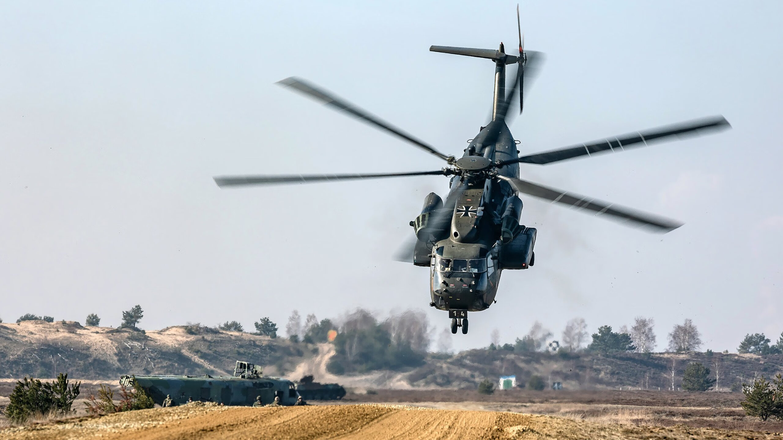 铁血防守的艺术，莱比锡红牛窒息锁死贝蒂斯，法比尼奥成隐形引擎